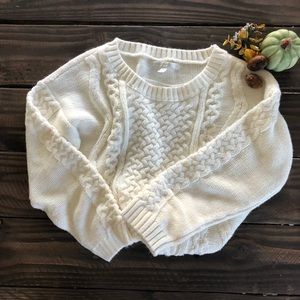 White knitted long sleeve sweater